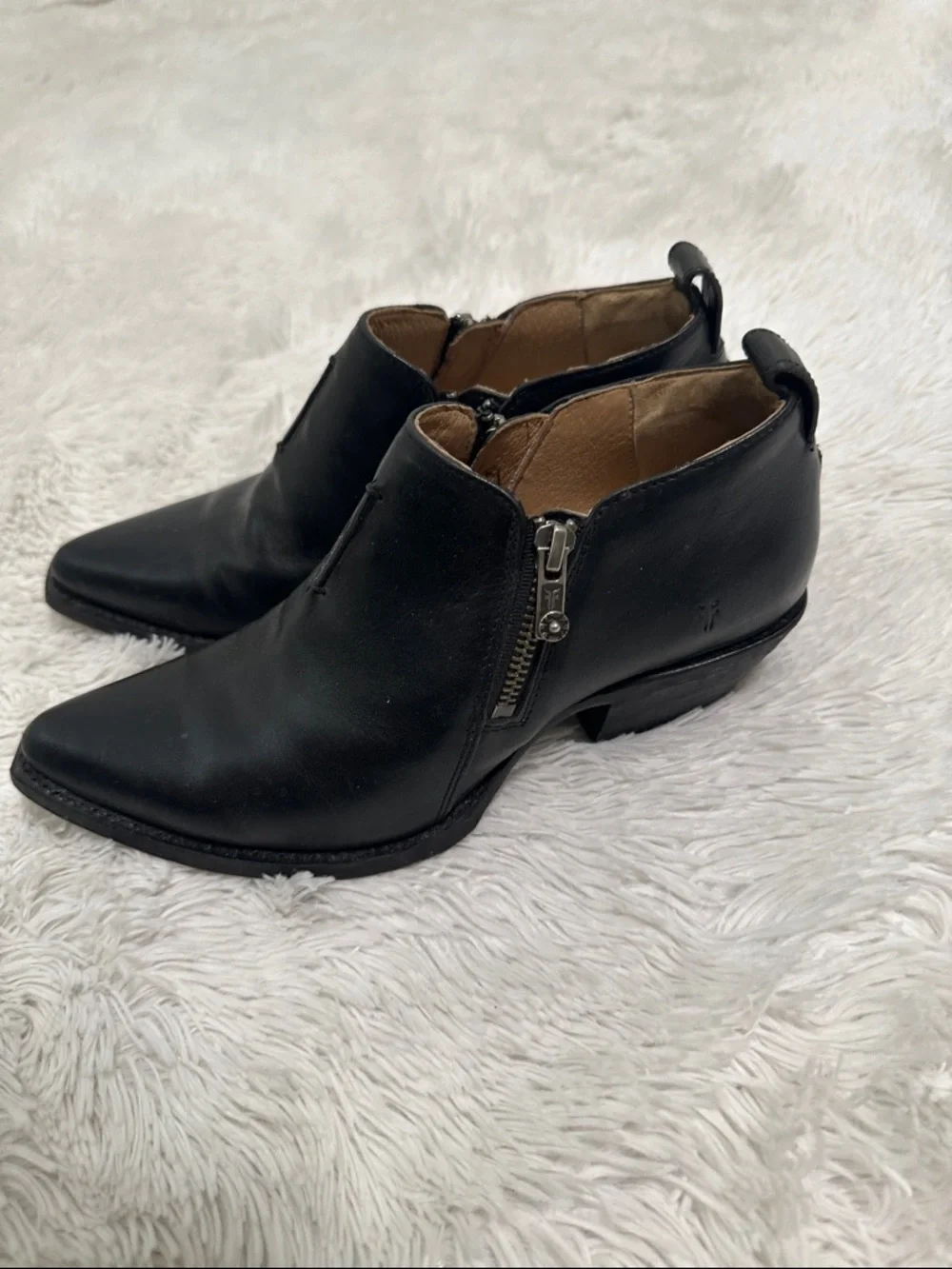 🐬 Frye Genuine Leather Bootie - Picture 5 of 7